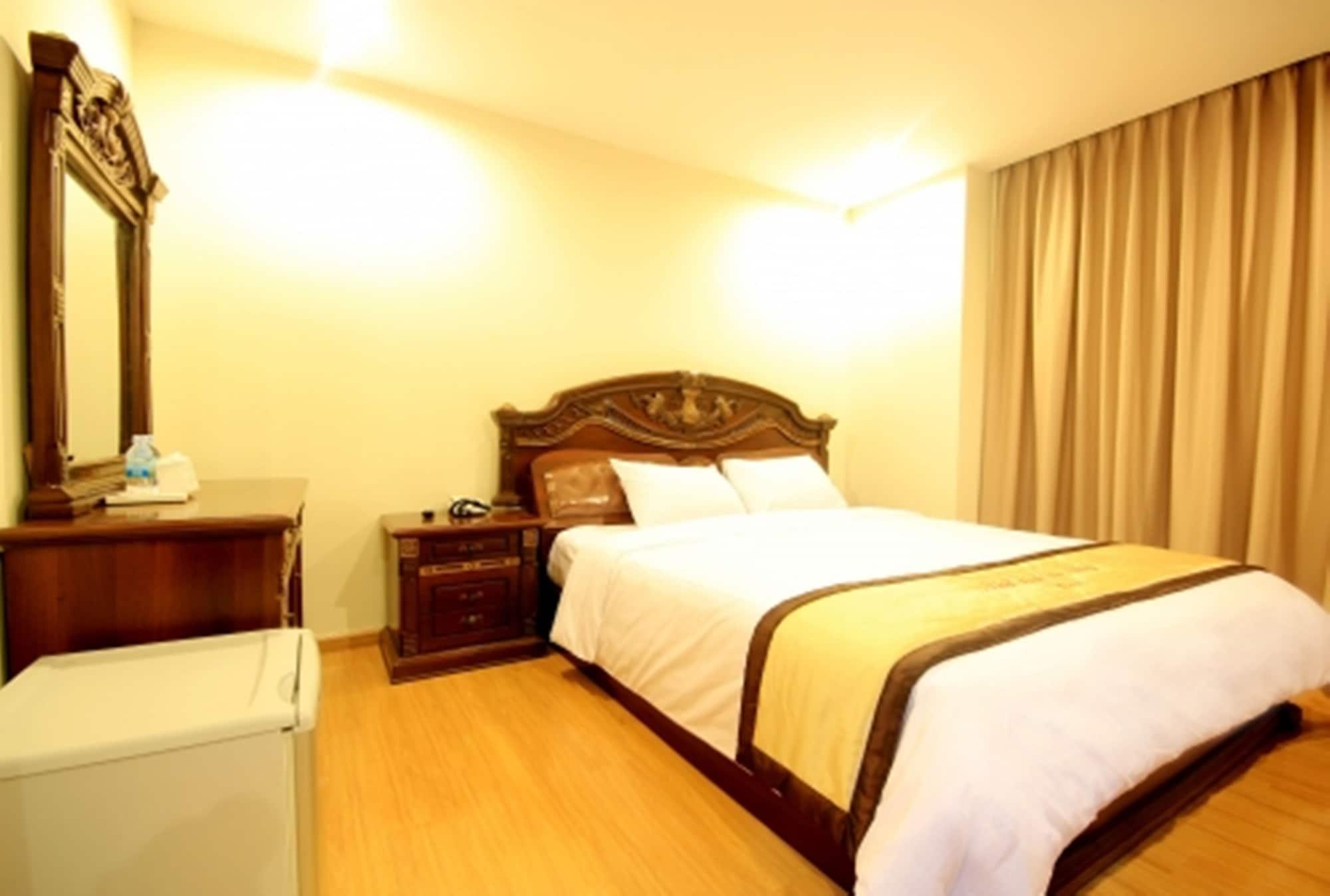 Nhat Linh Hotel & Apartment Da Nang Esterno foto